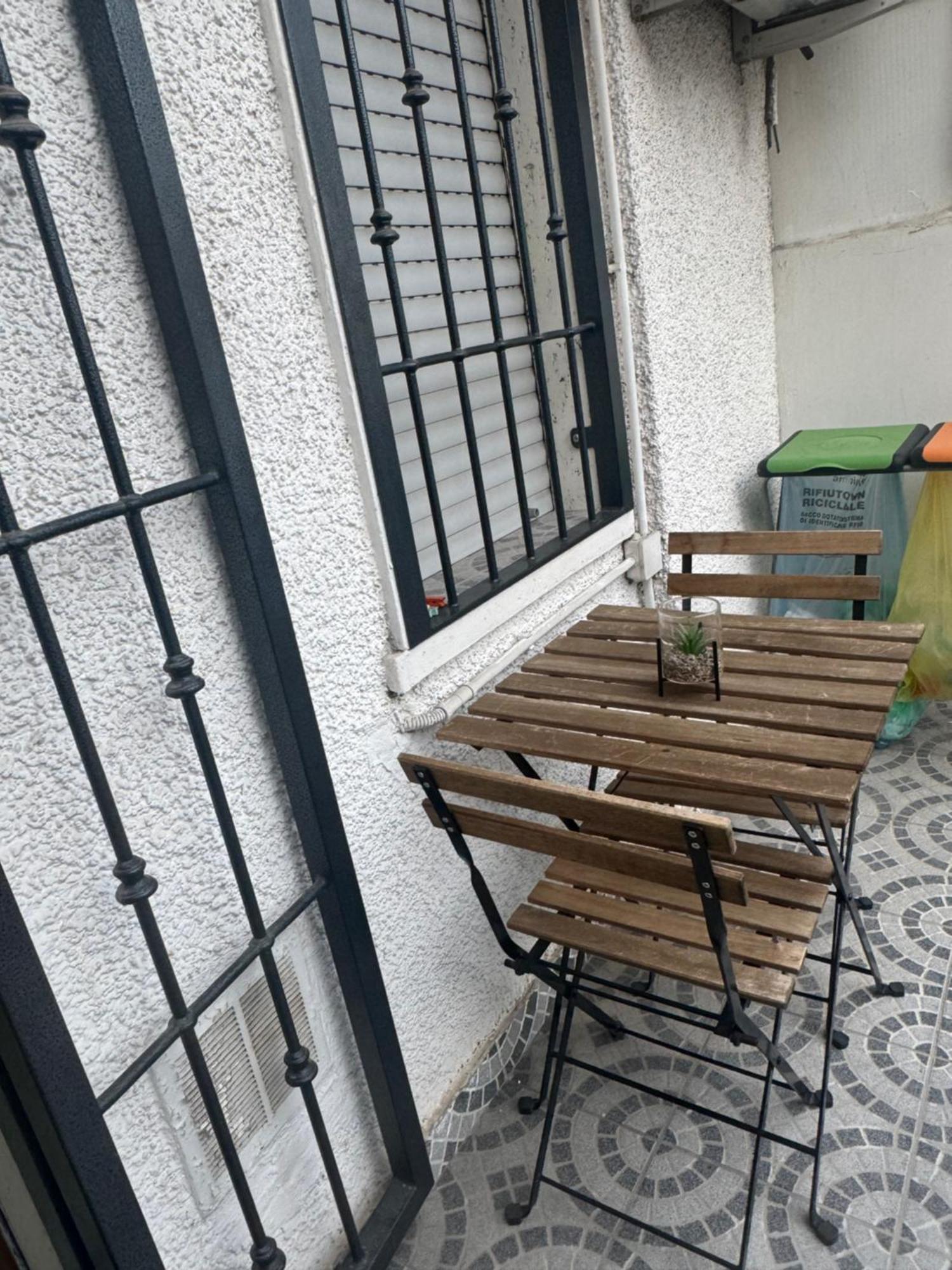 Casa Alessio - Elegante Appartamento Nel Cuore Di Cesano Maderno Bagian luar foto