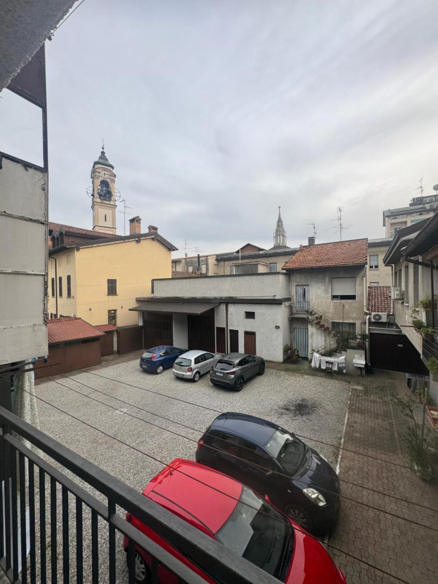 Casa Alessio - Elegante Appartamento Nel Cuore Di Cesano Maderno Bagian luar foto