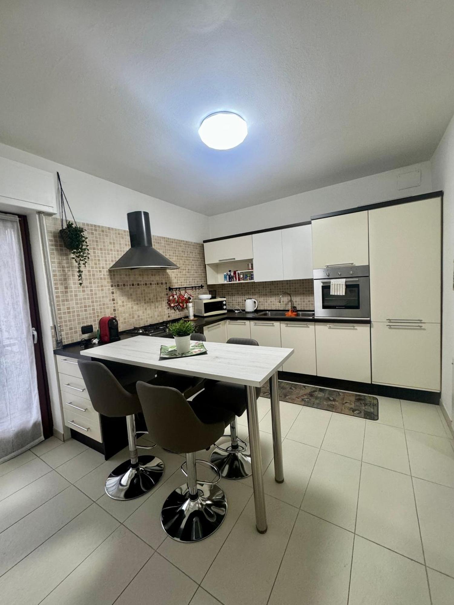 Casa Alessio - Elegante Appartamento Nel Cuore Di Cesano Maderno Bagian luar foto