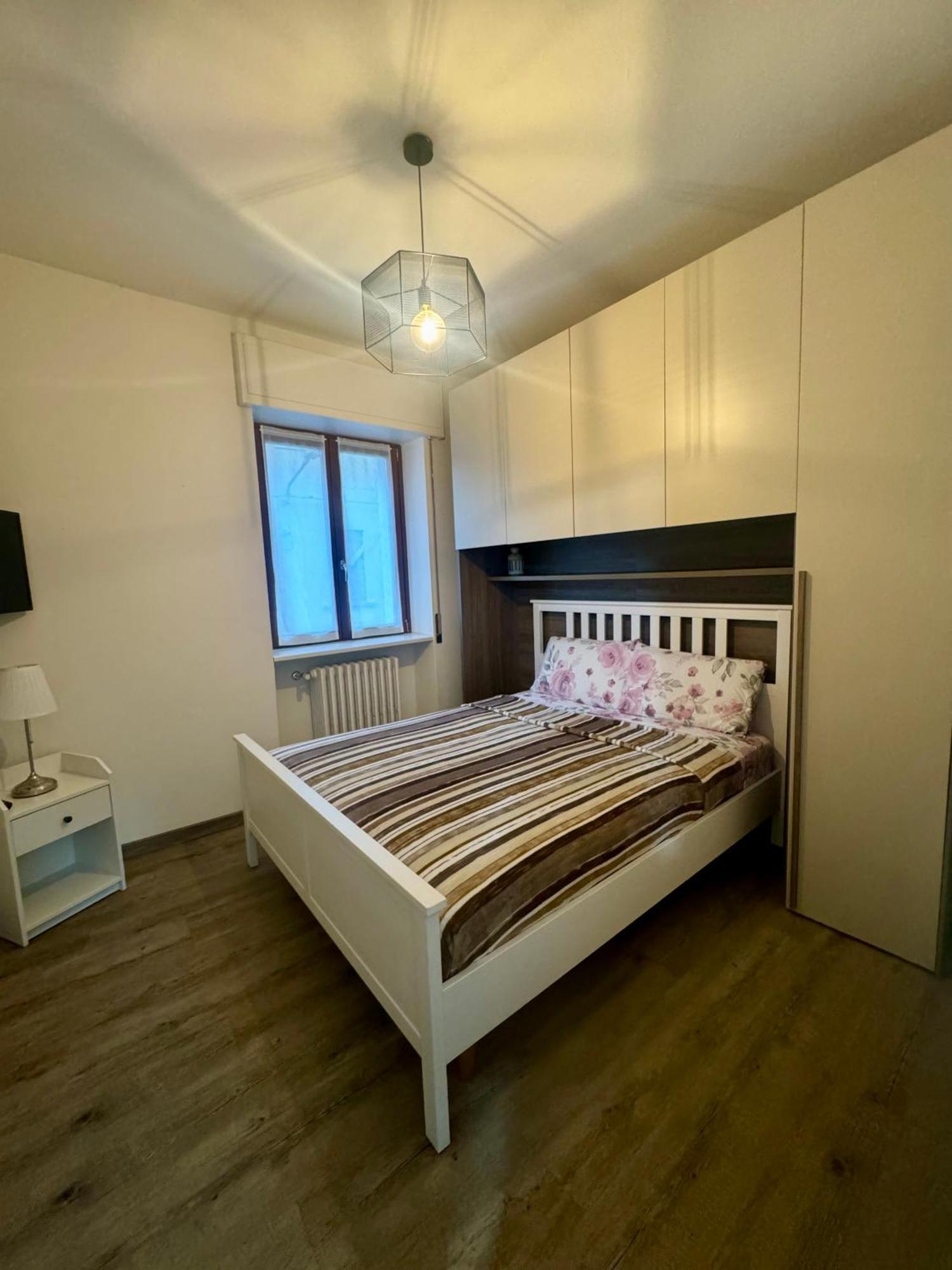 Casa Alessio - Elegante Appartamento Nel Cuore Di Cesano Maderno Bagian luar foto